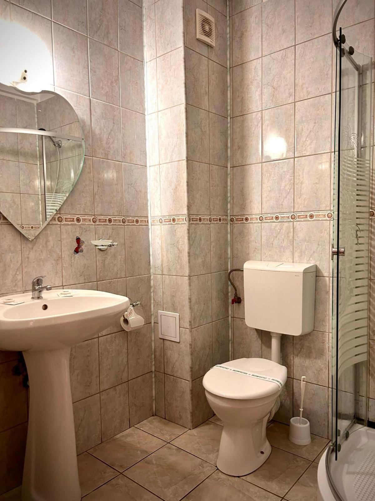 Hotel Levisticum Bacău Extérieur photo
