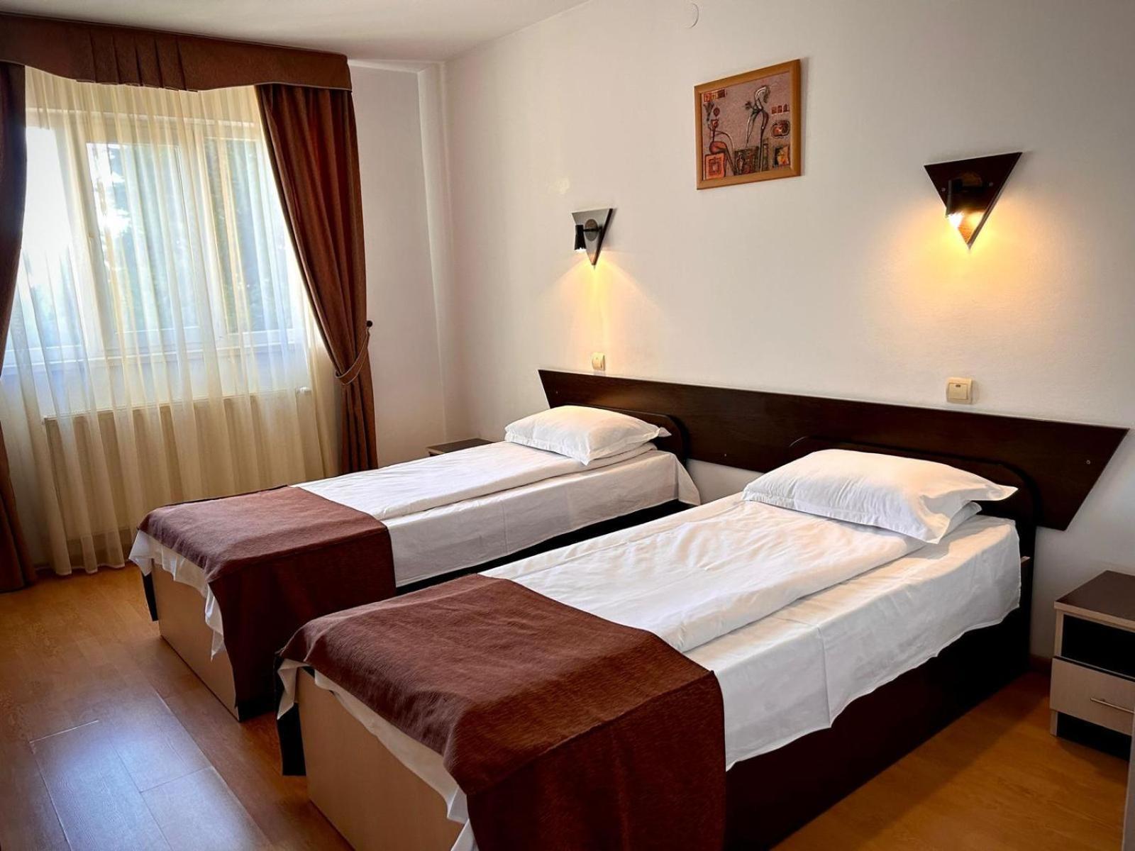 Hotel Levisticum Bacău Extérieur photo