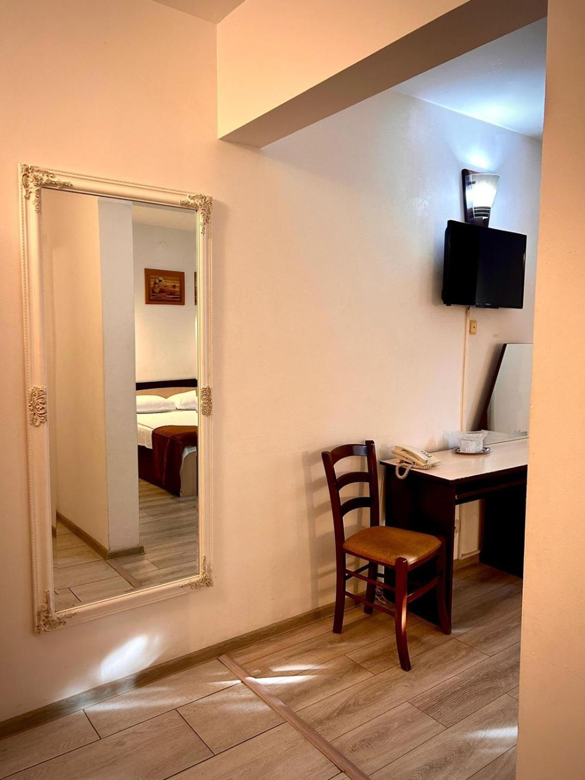 Hotel Levisticum Bacău Extérieur photo
