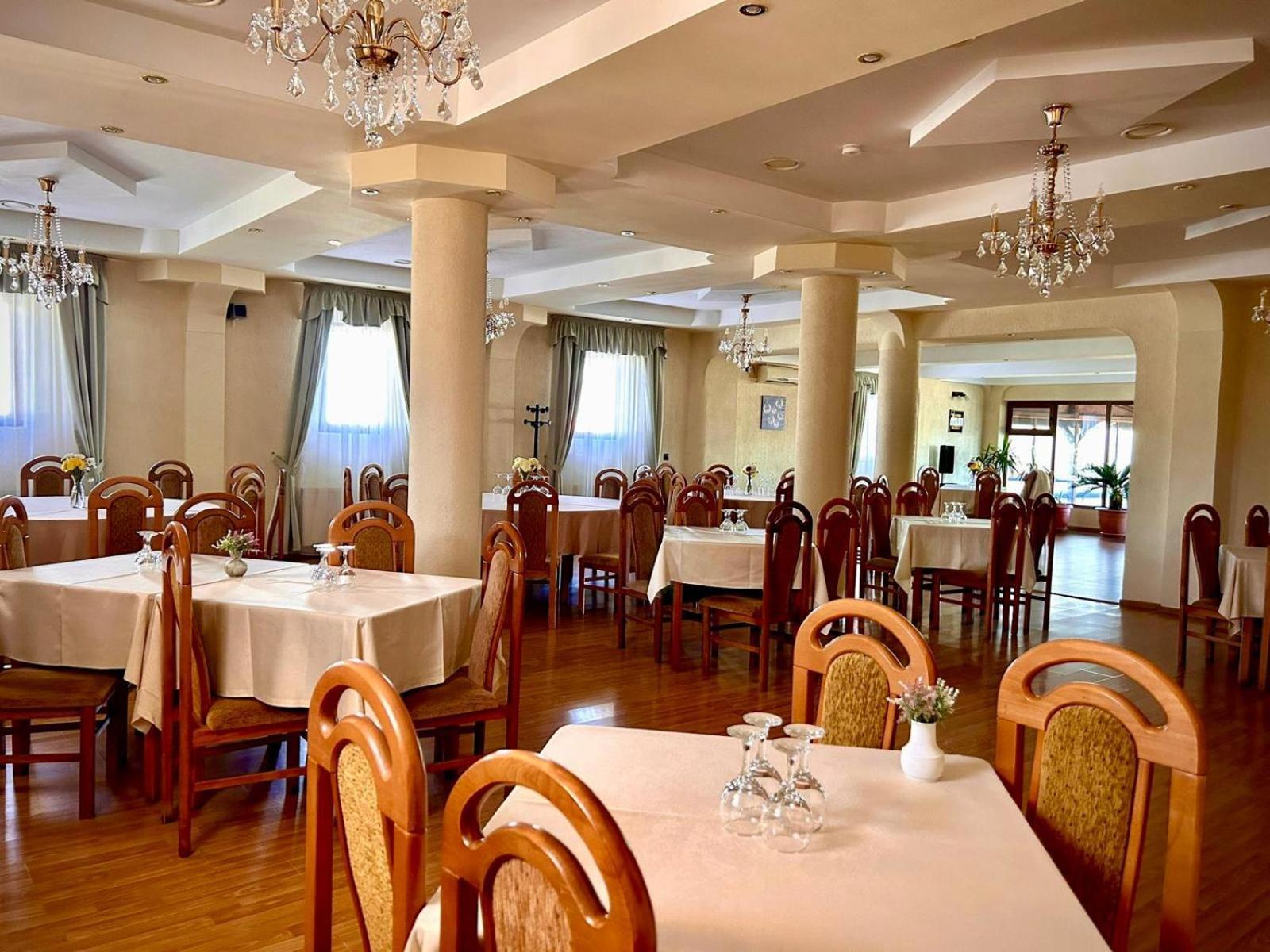 Hotel Levisticum Bacău Extérieur photo