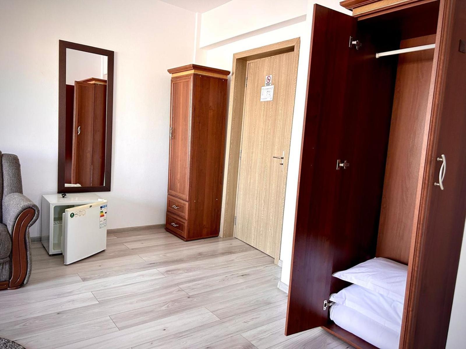 Hotel Levisticum Bacău Extérieur photo